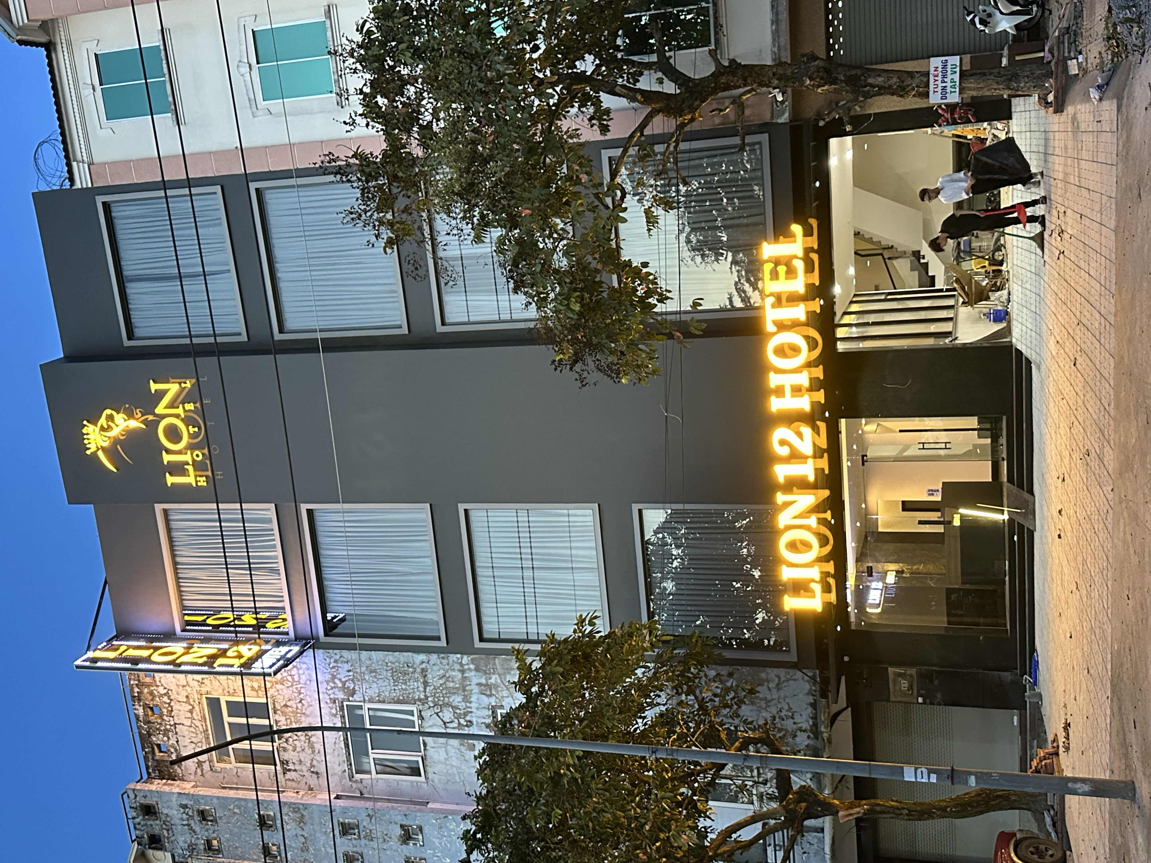 Lion 12 Hotel